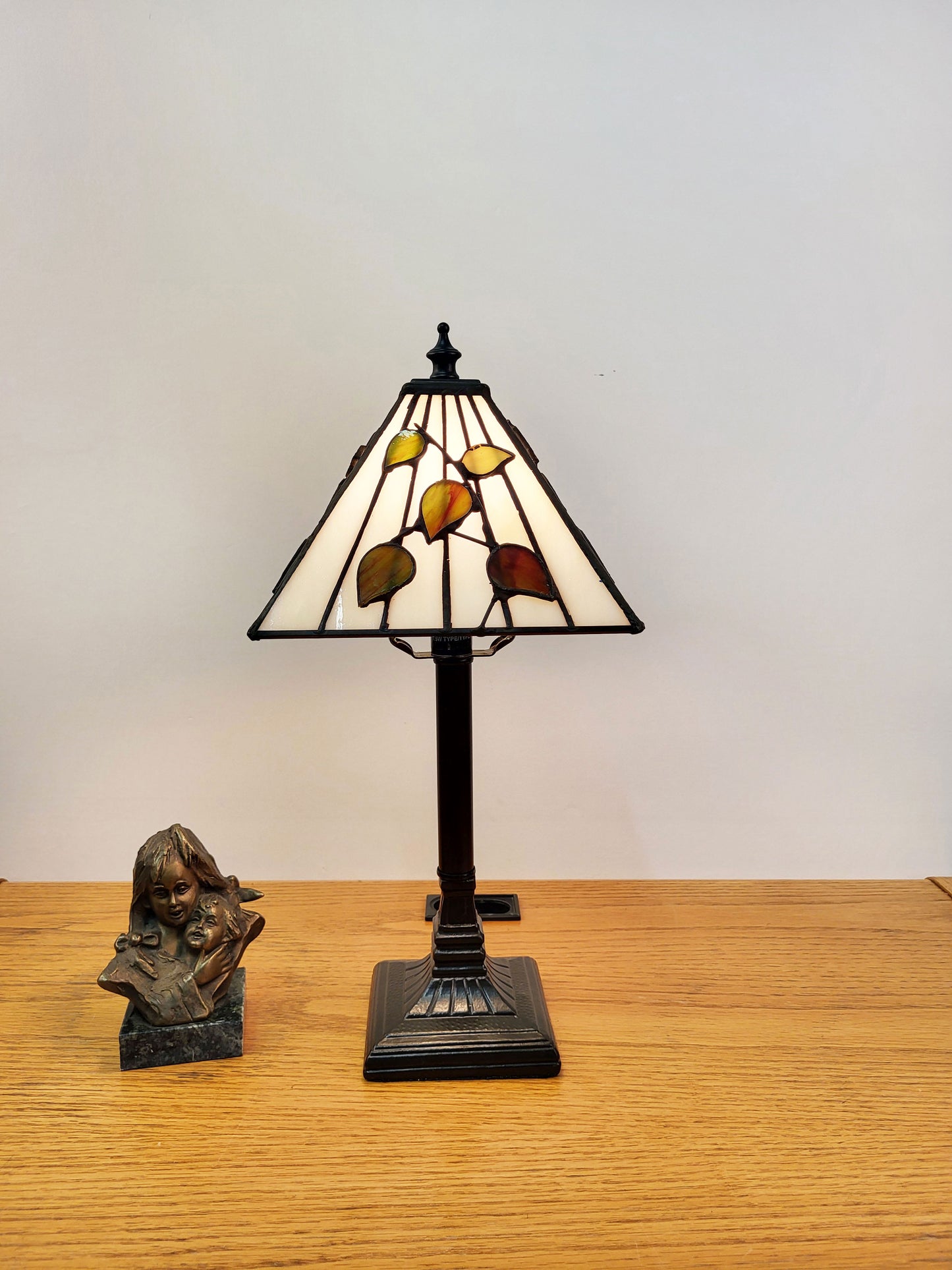 Gardenia Mini Tiffany Table Lamp, M817