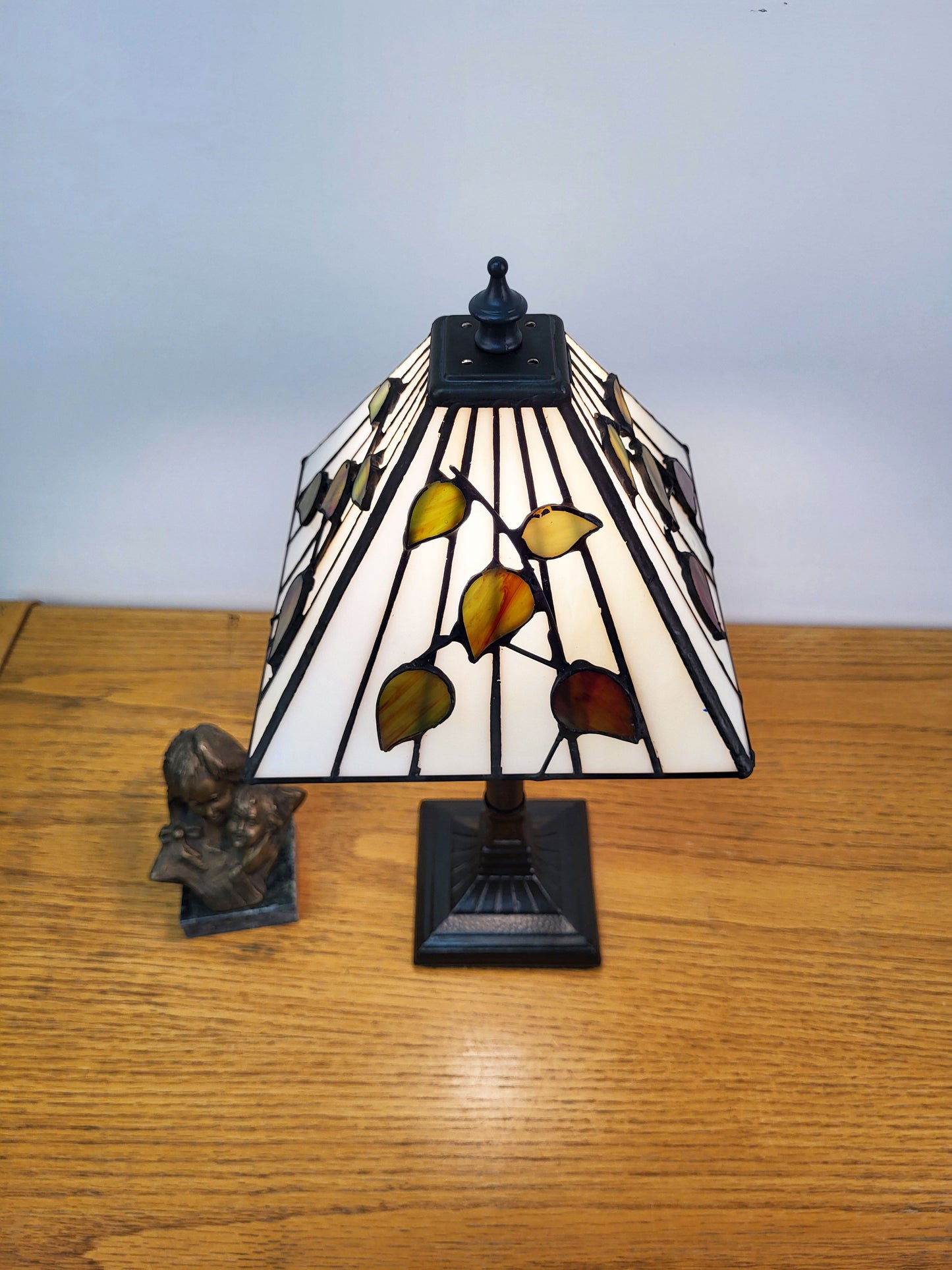 Gardenia Mini Tiffany Table Lamp, M817