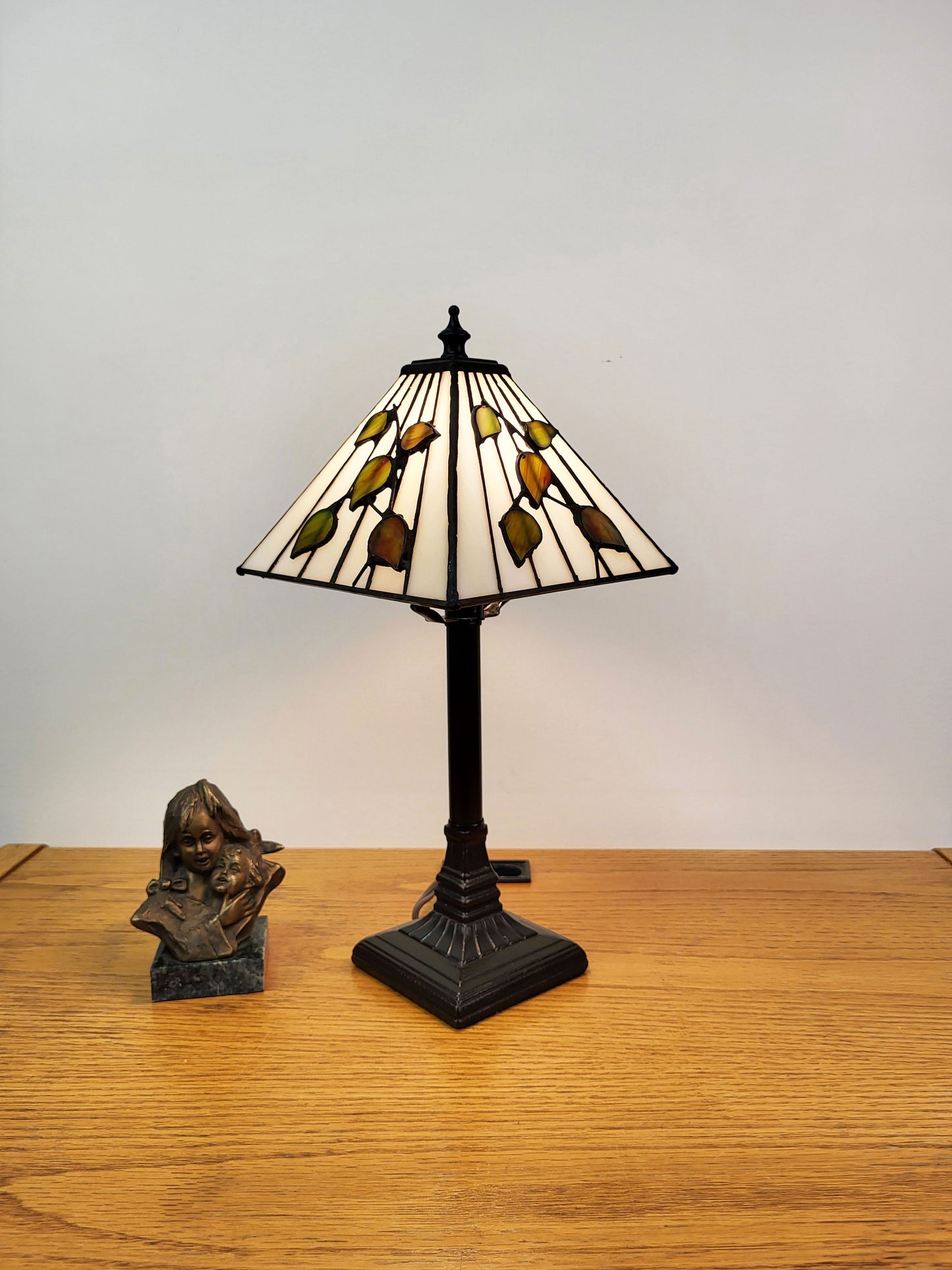 Gardenia Mini Tiffany Table Lamp, M817